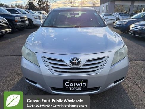 Used 2009 Toyota Camry LE image 2