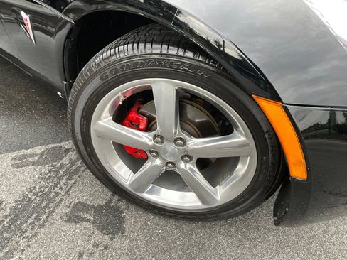 Used 2009 Pontiac Solstice Coupe w/ Premium Package image 10