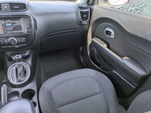 Used 2018 Kia Soul + FWD image 18