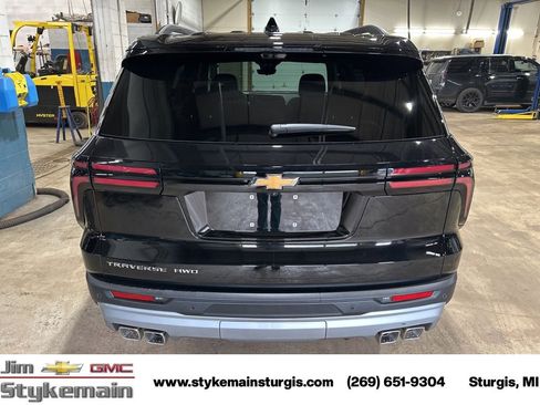 New 2026 Chevrolet Traverse LT w/ Driver Confidence Package AWD/4WD image 8