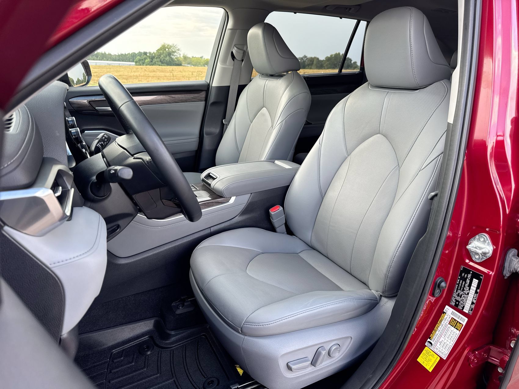 Used 2023 Toyota Highlander Limited FWD image 11