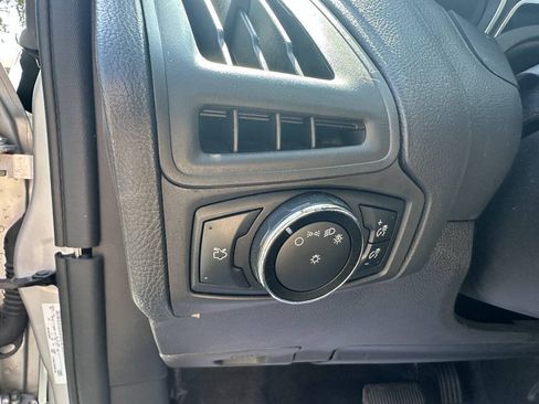 Used 2014 Ford Focus SE FWD image 18