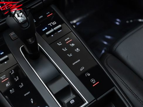 Used 2022 Porsche Macan S image 42