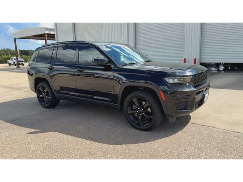 Used 2023 Jeep Grand Cherokee L Laredo RWD image 2