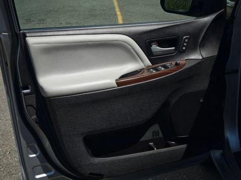 Used 2015 Toyota Sienna Limited Premium AWD/4WD image 15