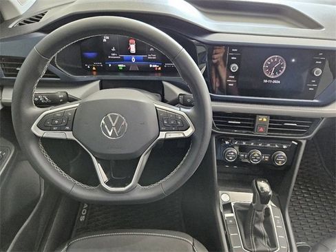Used 2024 Volkswagen Taos SE image 25