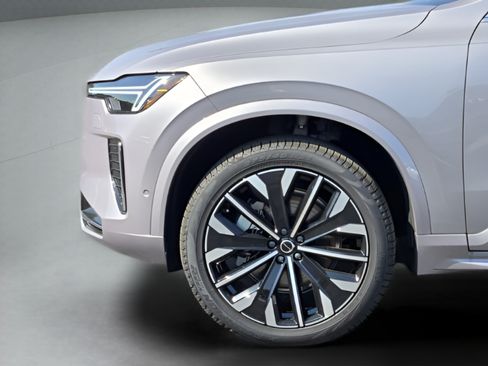Certified 2026 Volvo XC90 B6 Plus w/ Protection Package Premier AWD/4WD image 32