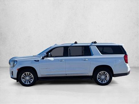 Used 2021 GMC Yukon XL SLT w/ SLT Premium Package image 8