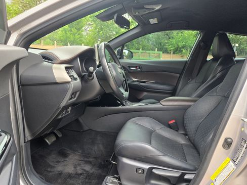 Used 2019 Toyota C-HR Limited FWD image 10
