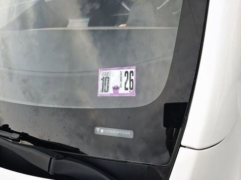 Used 2021 Tesla Model Y Long Range image 31