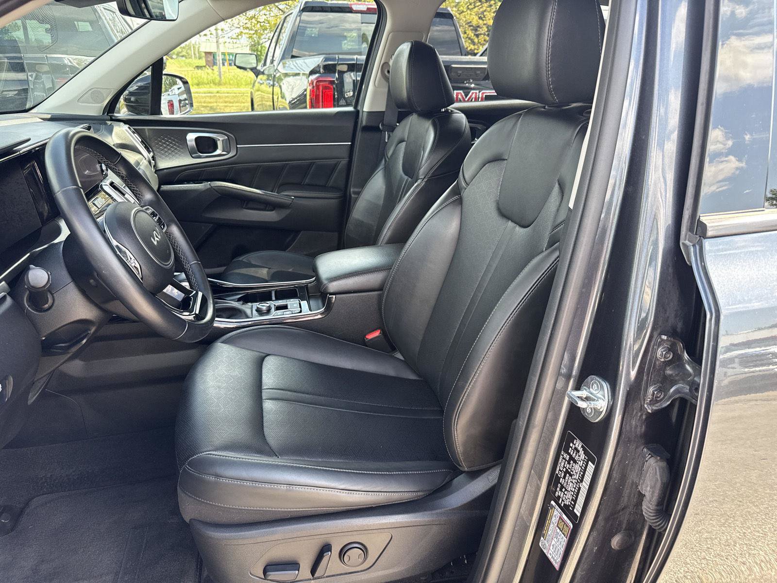 Used 2023 Kia Sorento SX AWD/4WD image 14