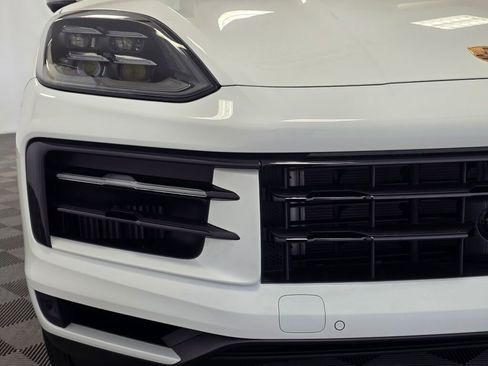 Certified 2025 Porsche Cayenne Coupe image 33