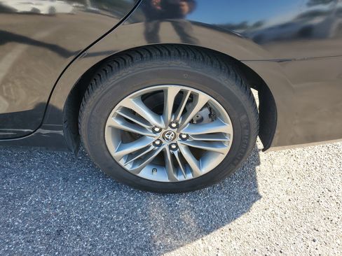 Used 2015 Toyota Camry XLE image 7