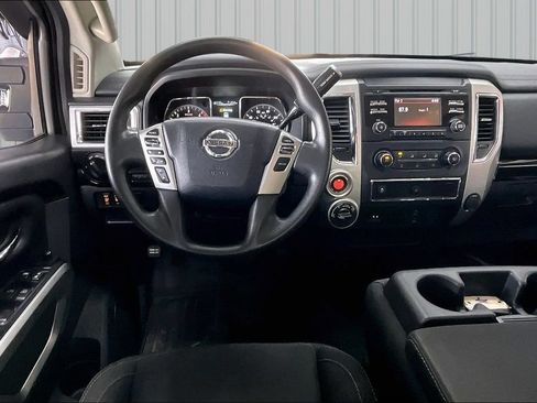 Used 2017 Nissan Titan SV AWD/4WD image 8