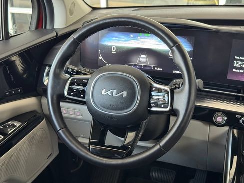 Used 2023 Kia Carnival SX Prestige FWD image 31