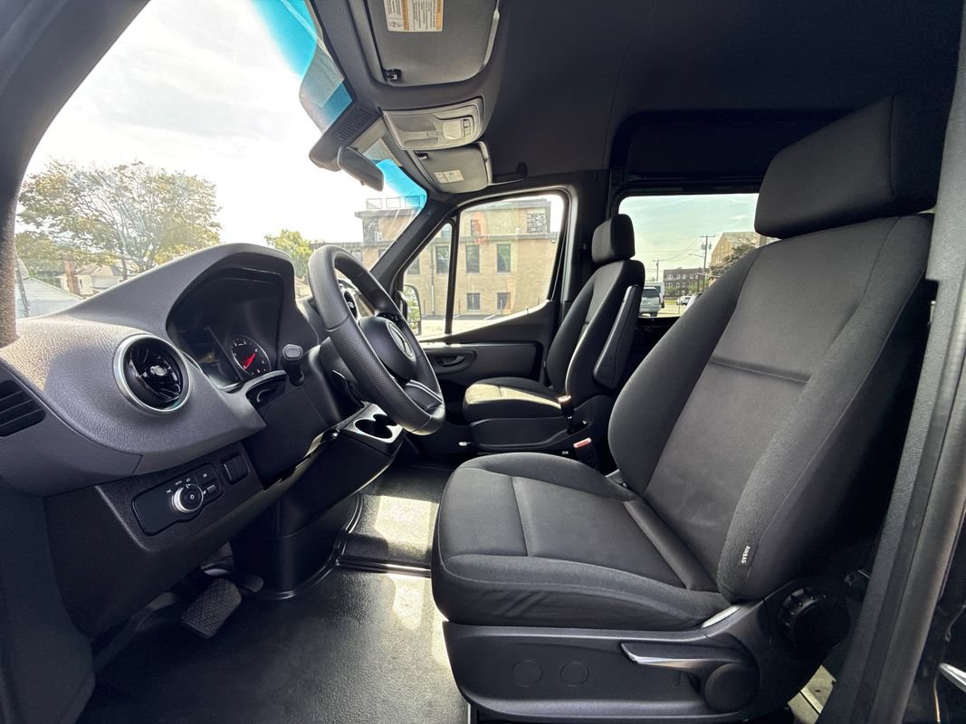 Used 2025 Mercedes-Benz Sprinter 2500 image 12