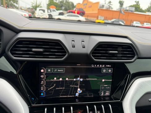 Used 2022 Lamborghini Urus AWD/4WD image 41