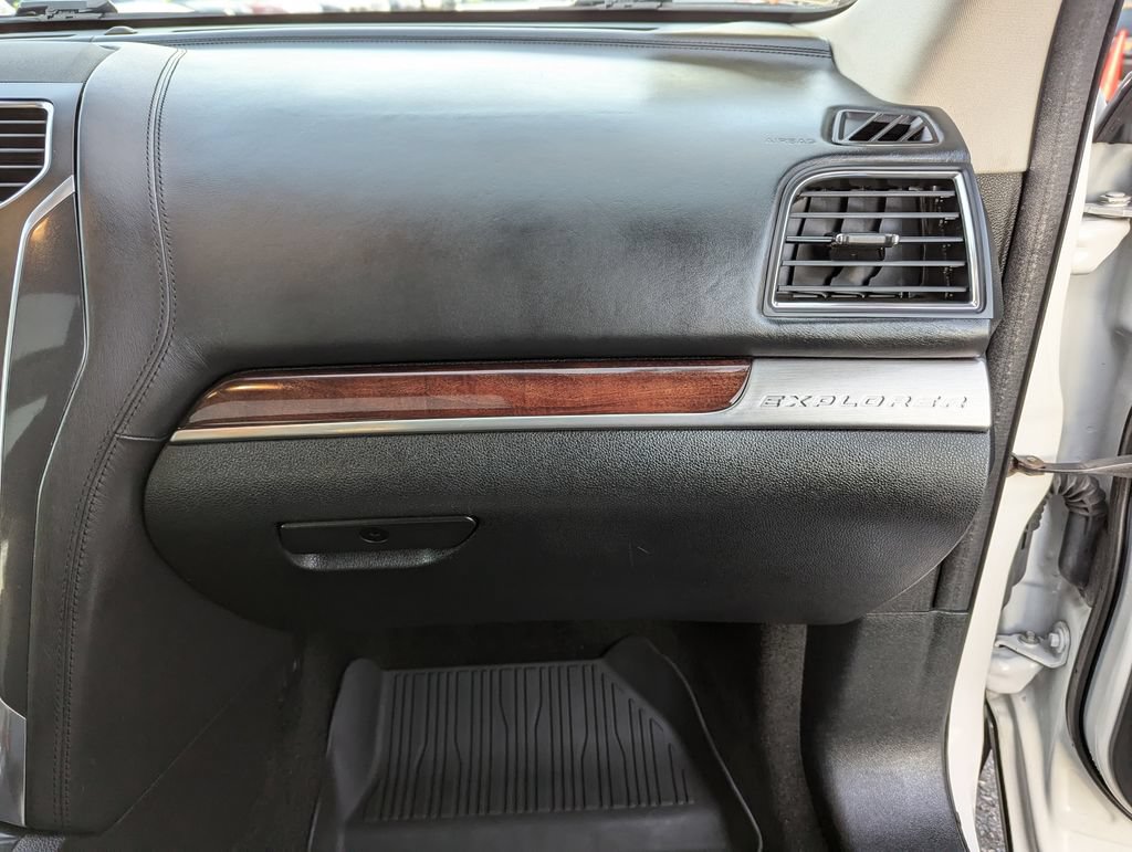 Used 2018 Ford Explorer Platinum AWD/4WD image 34