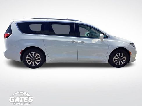 Used 2021 Chrysler Pacifica Touring-L FWD image 10