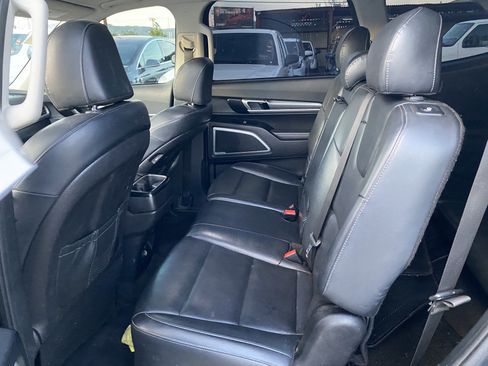Used 2020 Kia Telluride S w/ S 8 Passenger Seating Package image 17