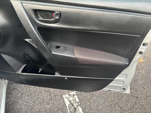 Used 2017 Toyota Corolla L image 23