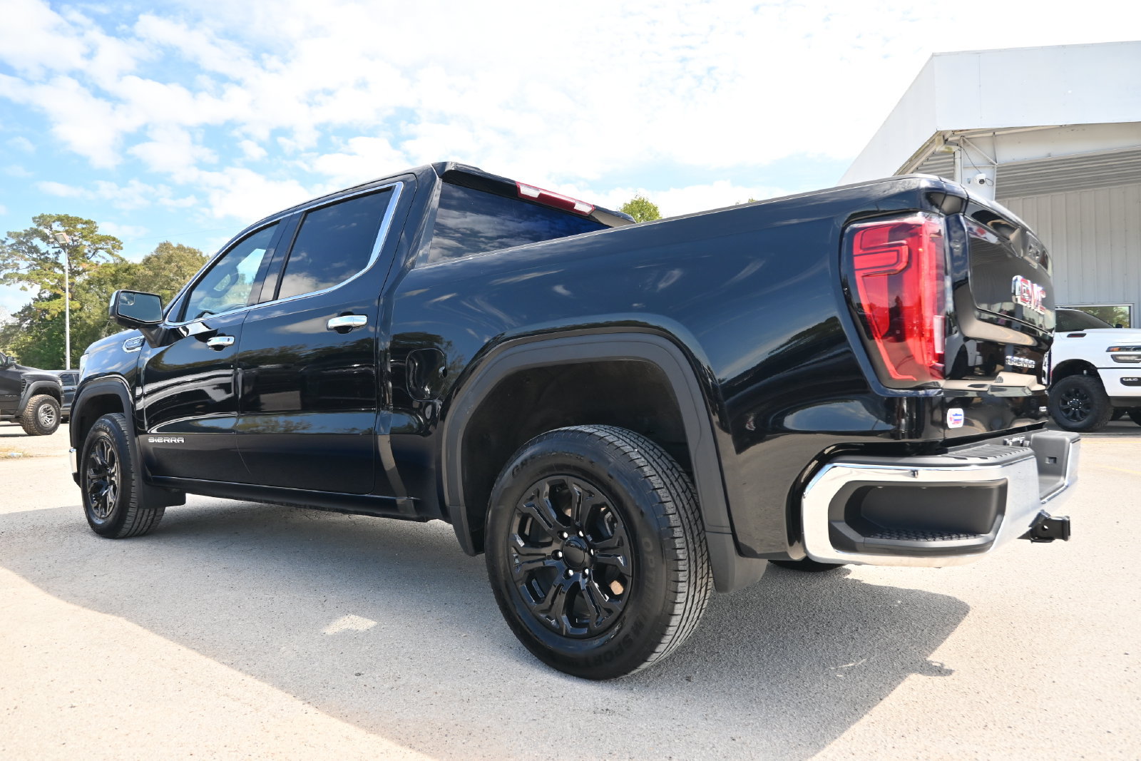 Used 2025 GMC Sierra 1500 SLT RWD image 4