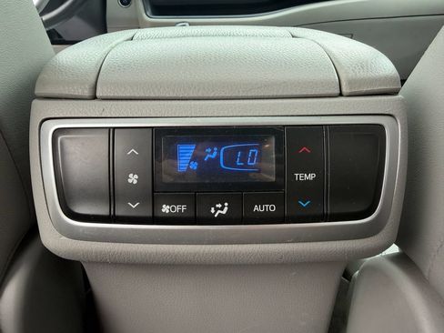 Used 2014 Toyota Highlander XLE AWD/4WD image 38