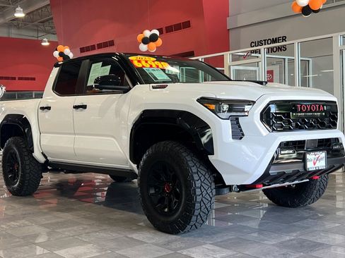 Used 2025 Toyota Tacoma TRD Pro image 2