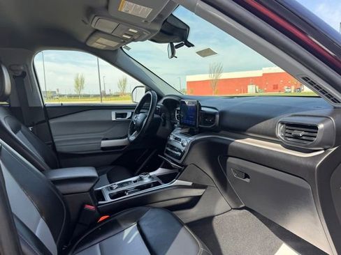 Used 2022 Ford Explorer XLT w/ Equipment Group 202A AWD/4WD image 23