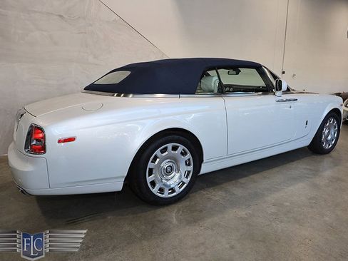 Used 2017 Rolls-Royce Phantom Drophead Coupe image 51