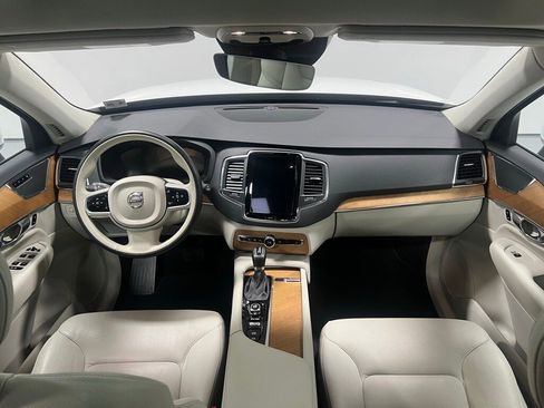 Used 2021 Volvo XC90 T6 Momentum w/ Climate Package image 30