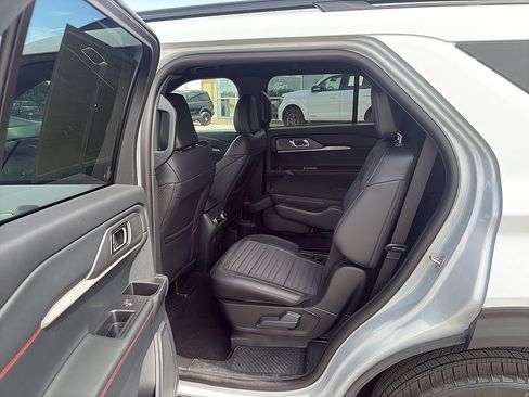 Used 2026 Ford Explorer ST-Line AWD/4WD image 14