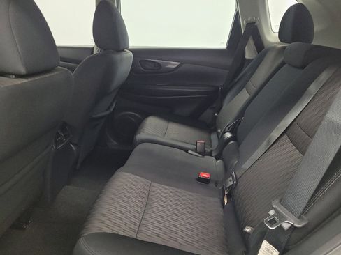 Used 2019 Nissan Rogue S FWD image 18