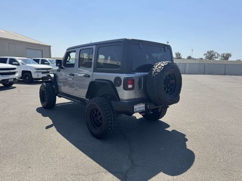 Used 2018 Jeep Wrangler Unlimited Sport S image 9