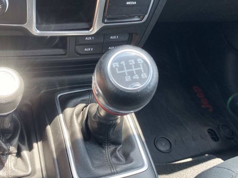 Used 2018 Jeep Wrangler Unlimited Sport AWD/4WD image 32