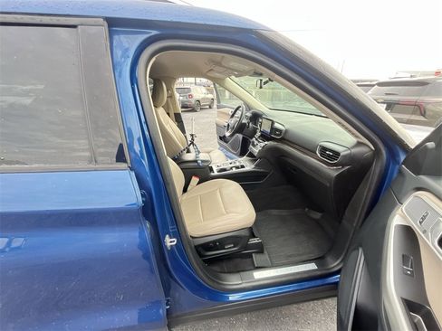 Used 2022 Ford Explorer Limited w/ Equipment Group 301A image 24
