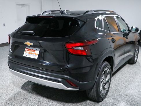 Used 2025 Chevrolet Trax LT w/ LT Convenience Package FWD image 7