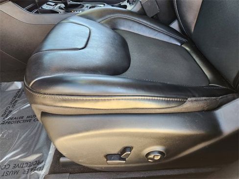 Used 2019 Jeep Cherokee Latitude Plus image 24