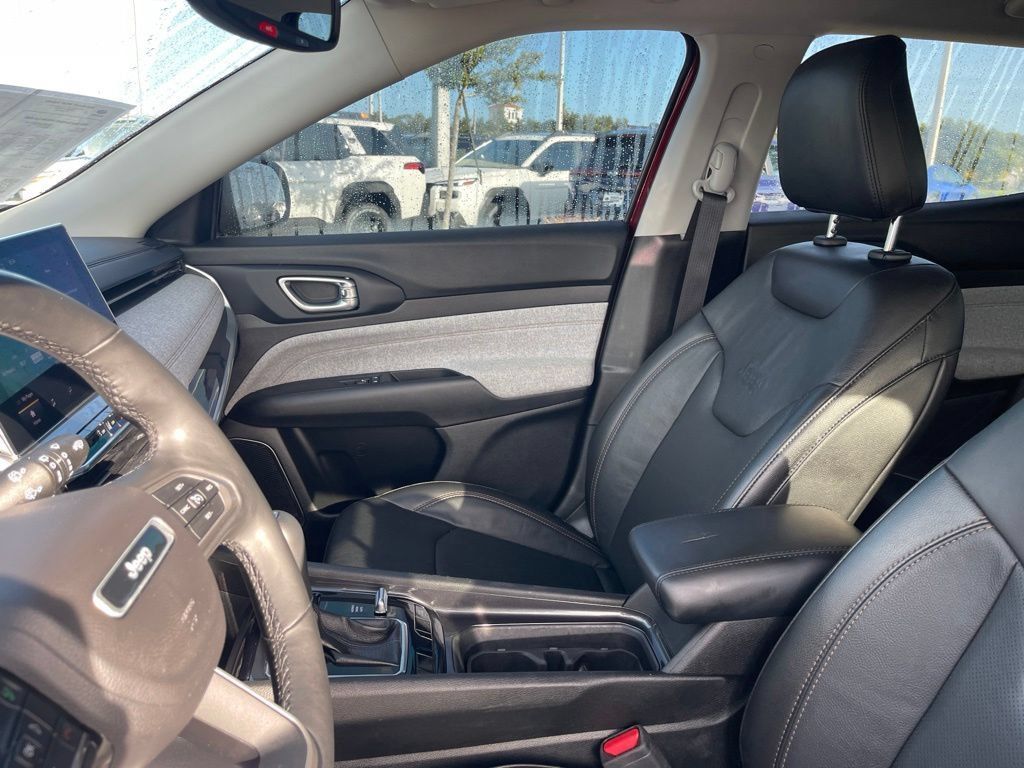 Used 2022 Jeep Compass Latitude AWD/4WD image 16