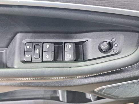 Certified 2023 Jeep Grand Cherokee Limited w/ Black Appearance Package image 29