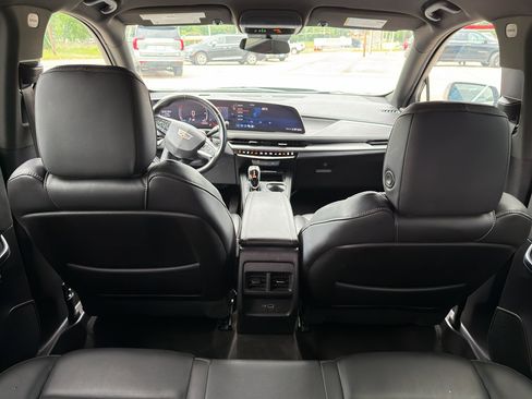 Used 2024 Cadillac XT4 Premium Luxury FWD image 9