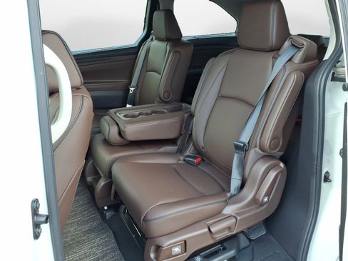 New 2026 Honda Odyssey Touring image 9