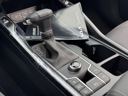 New 2025 Kia Sorento S image 32