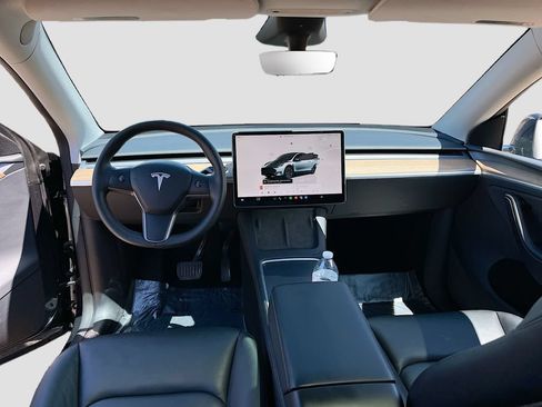 Used 2025 Tesla Model Y Long Range AWD/4WD image 21