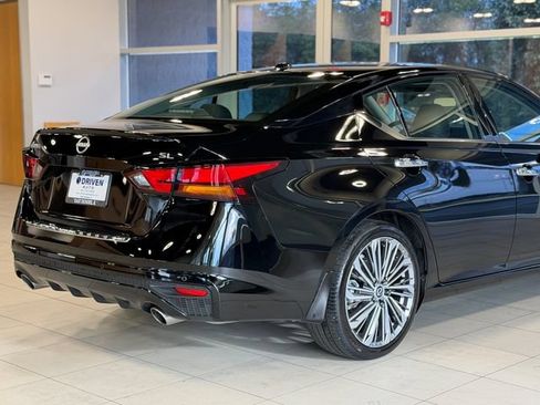 Used 2023 Nissan Altima 2.5 SL FWD image 11