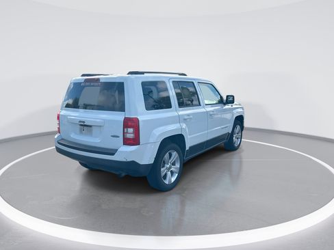 Used 2016 Jeep Patriot Latitude FWD image 9