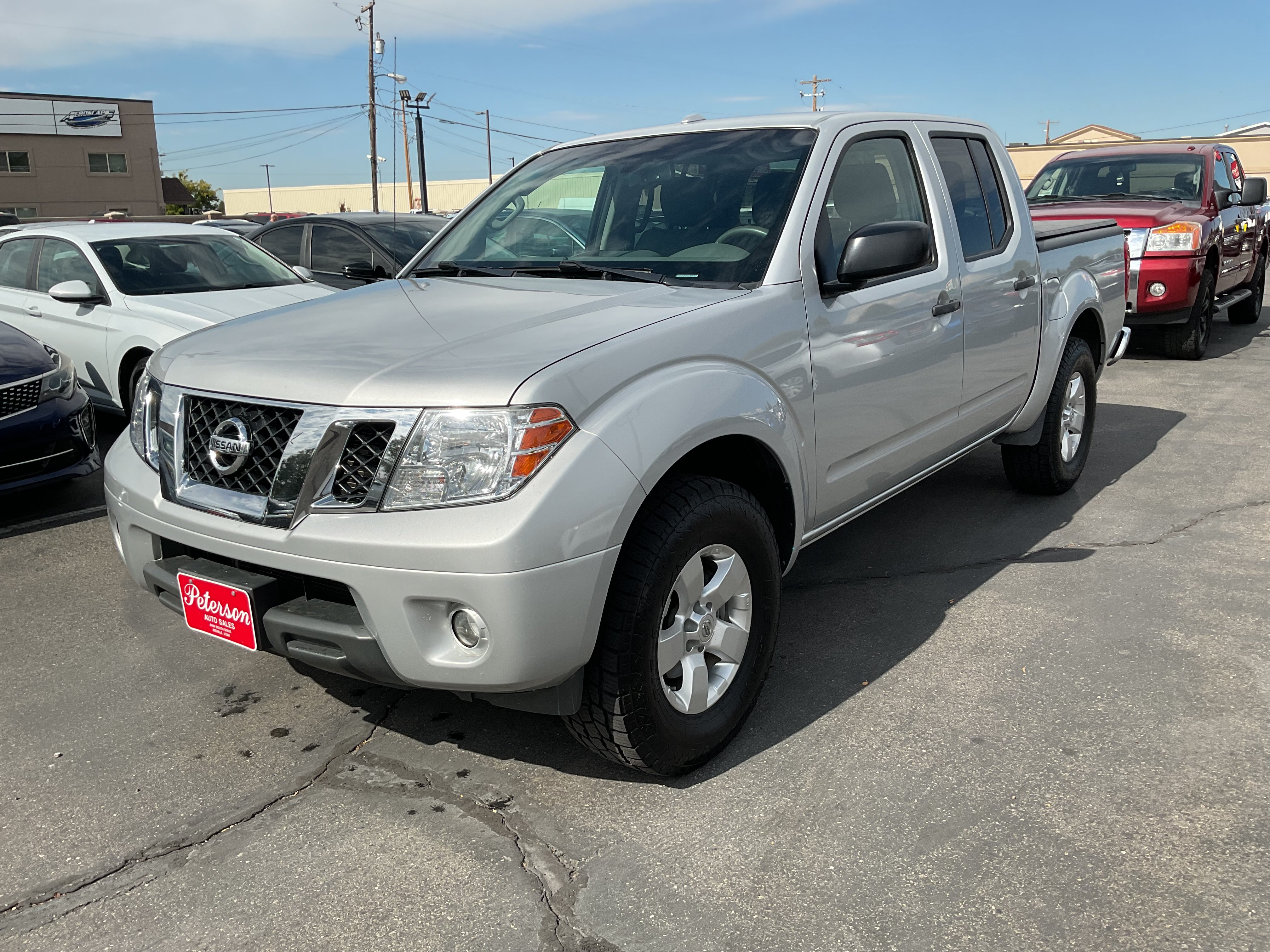 Used 2013 Nissan Frontier SV w/ SV Value Truck Pkg AWD/4WD image 2