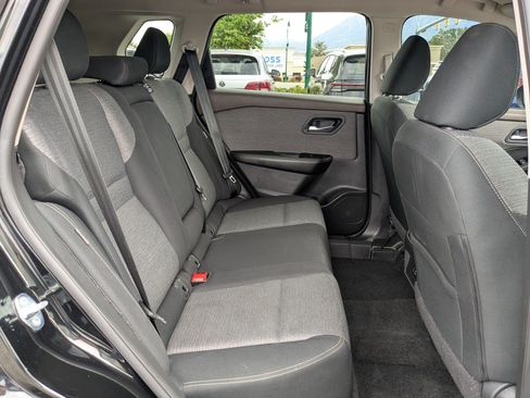 Used 2023 Nissan Rogue SV AWD/4WD image 32