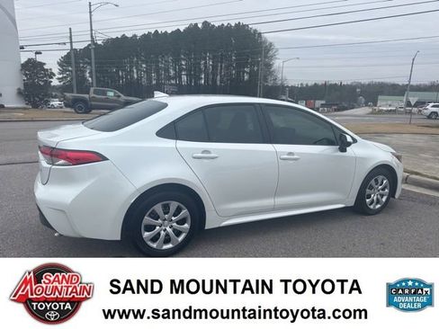Used 2023 Toyota Corolla LE image 3