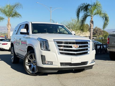 Used 2019 Cadillac Escalade Premium Luxury image 2